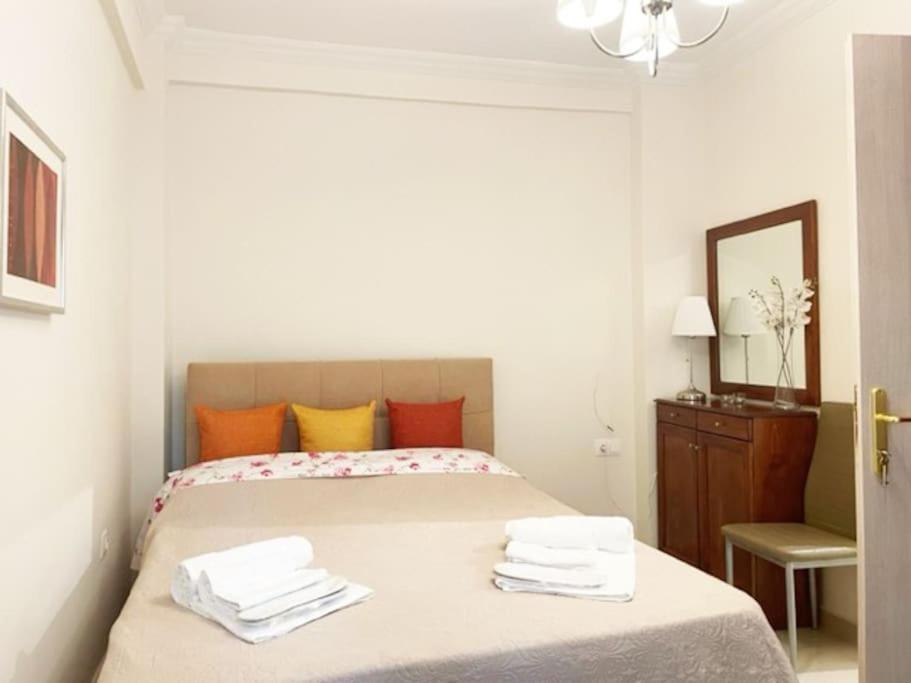 Crimson Suite: 1-Bedroom Apartment In Thessaloniki Exterior foto